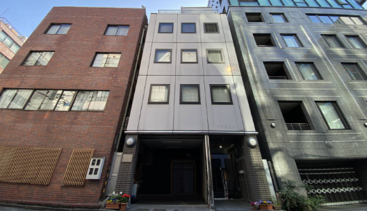 13797792755615 東京営業所の所在地は東京都千代田区です。